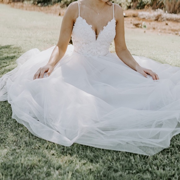 Wedding Dress - Picture 3 of 6